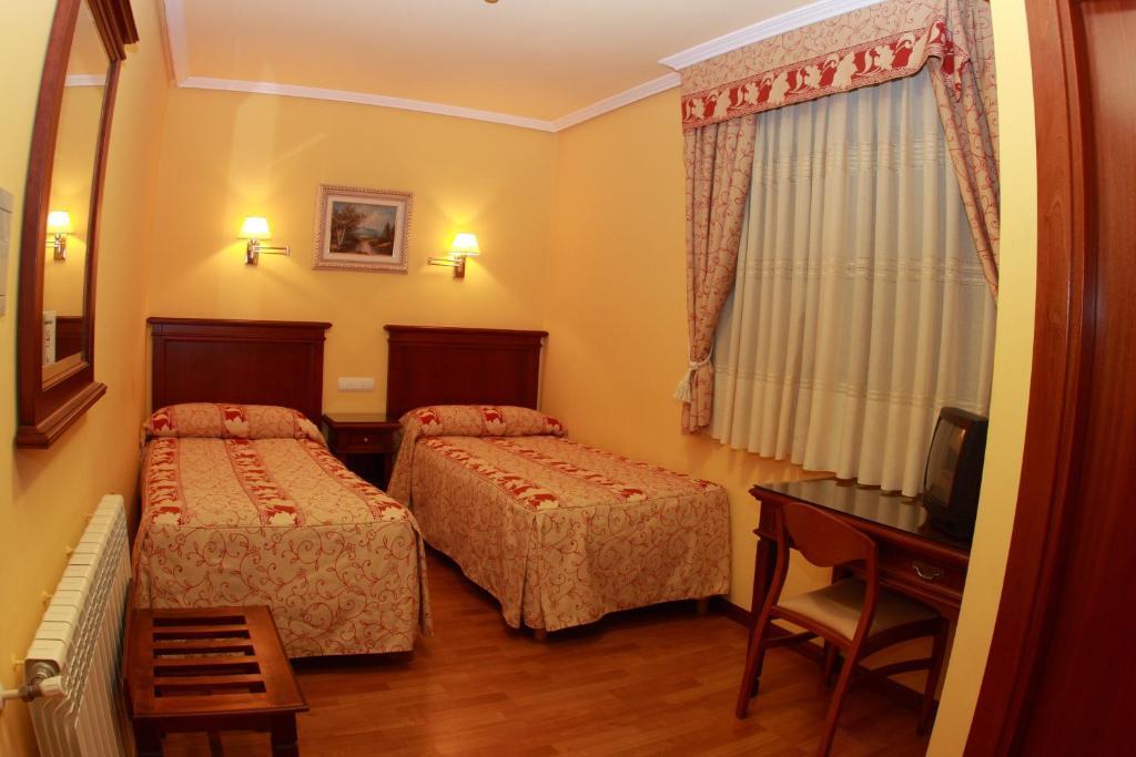 Hostal Torres Сан-Леонардо-де-Яґуе Номер фото