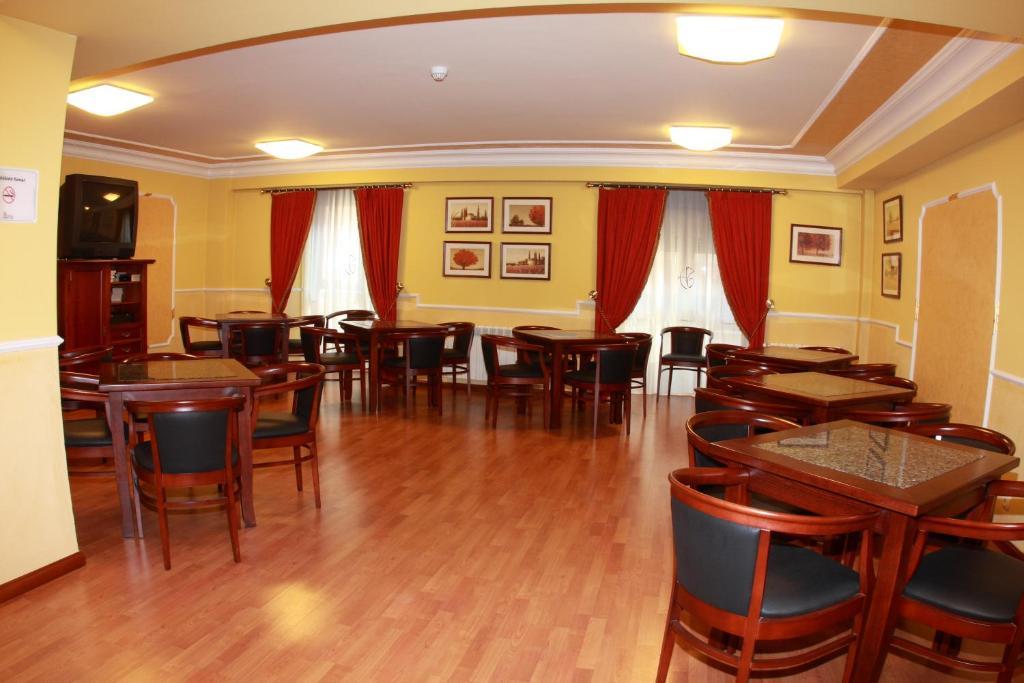 Hostal Torres Сан-Леонардо-де-Яґуе Екстер'єр фото