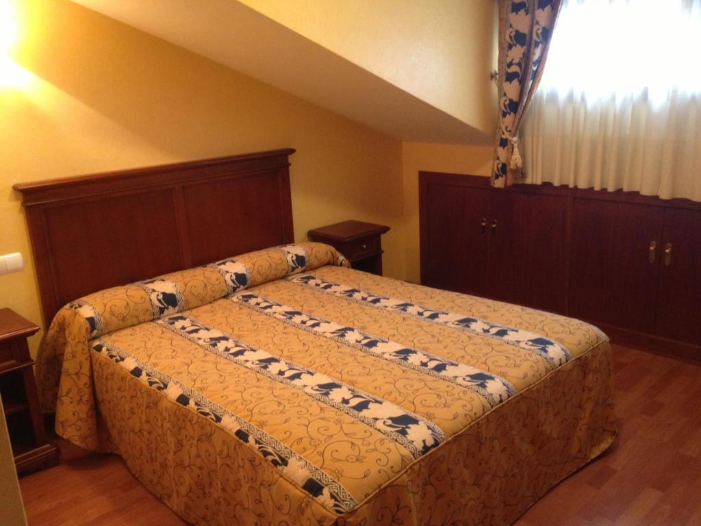 Hostal Torres Сан-Леонардо-де-Яґуе Номер фото